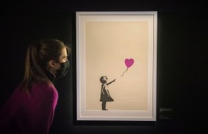Girl With Balloon (Pink)_Small